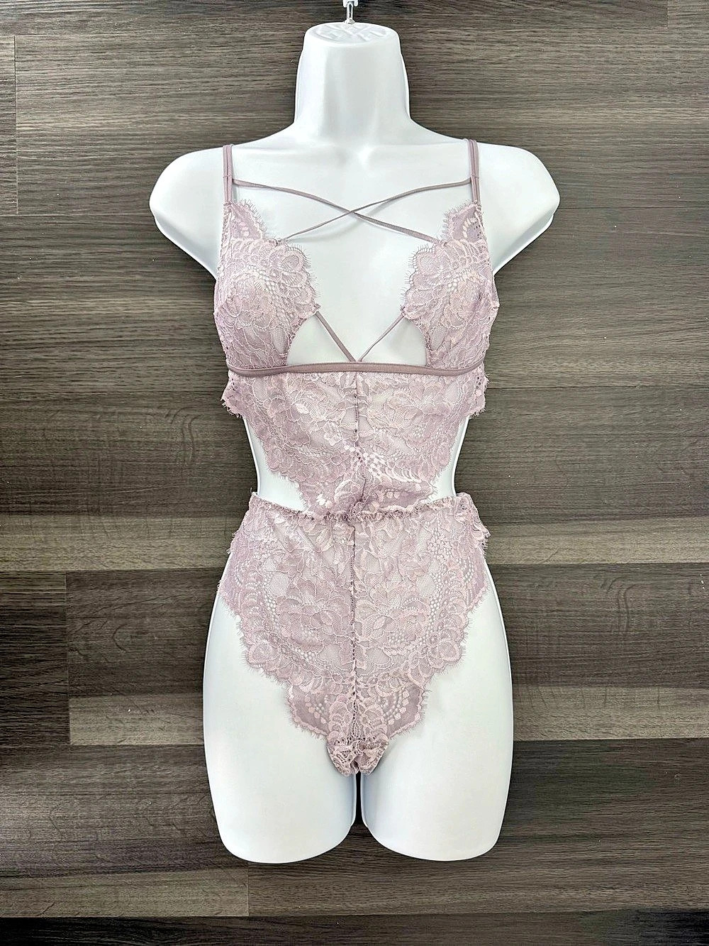 Victoria's Secret Sexy Rose Lace Lightly Lined Strappy Teddy Lace Strappy